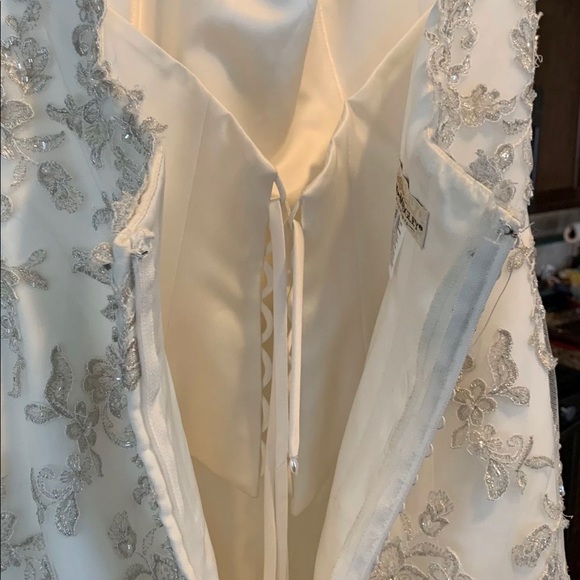 New! Maggie Sottero Couture Wedding Gown Ivory - Picture 7 of 8